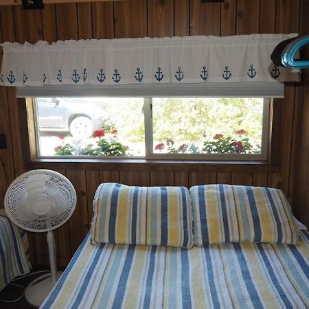 Sleeping Bear Riverside Cabins - Cabin #1 Honor Extérieur photo