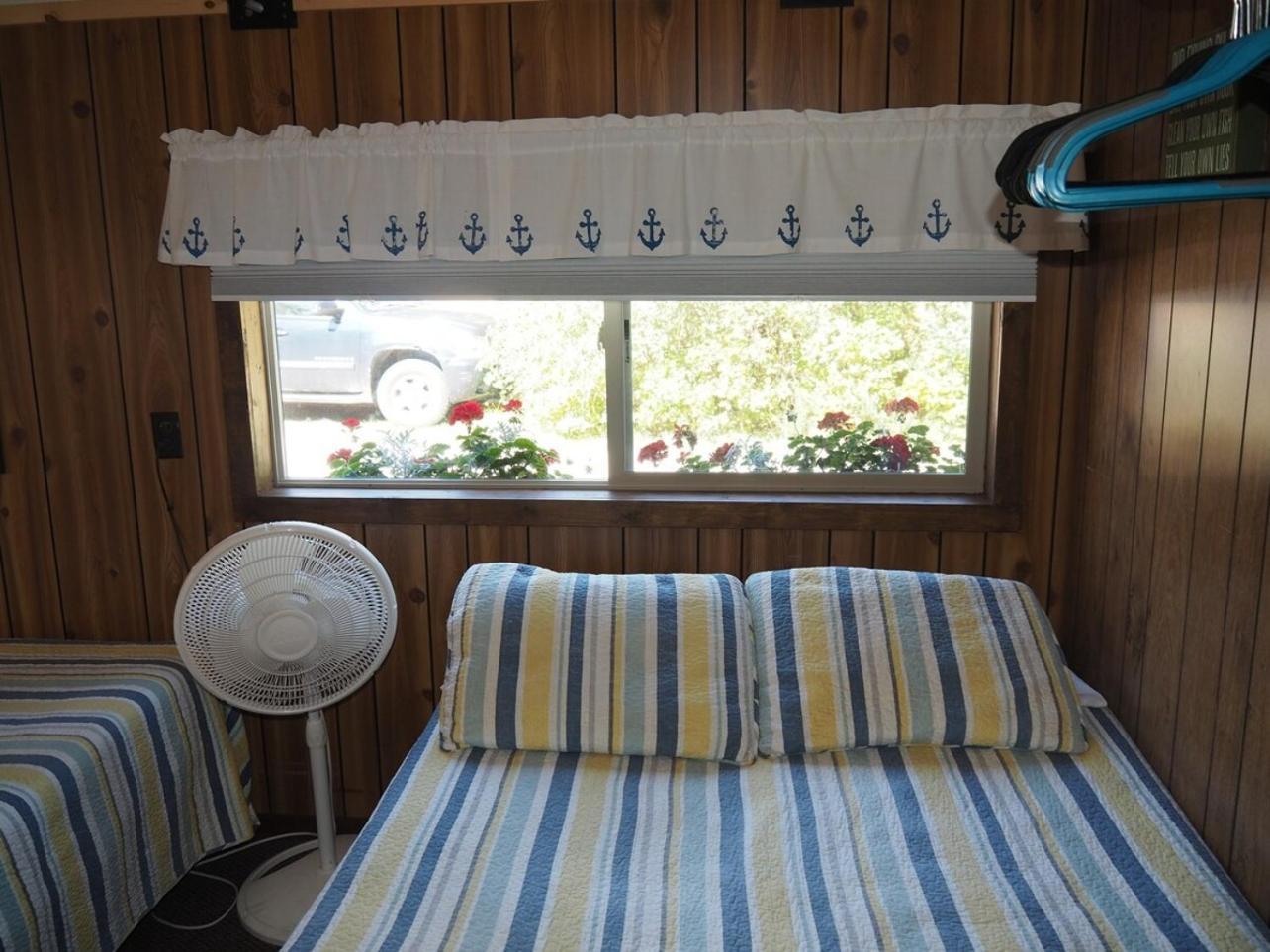 Sleeping Bear Riverside Cabins - Cabin #1 Honor Extérieur photo